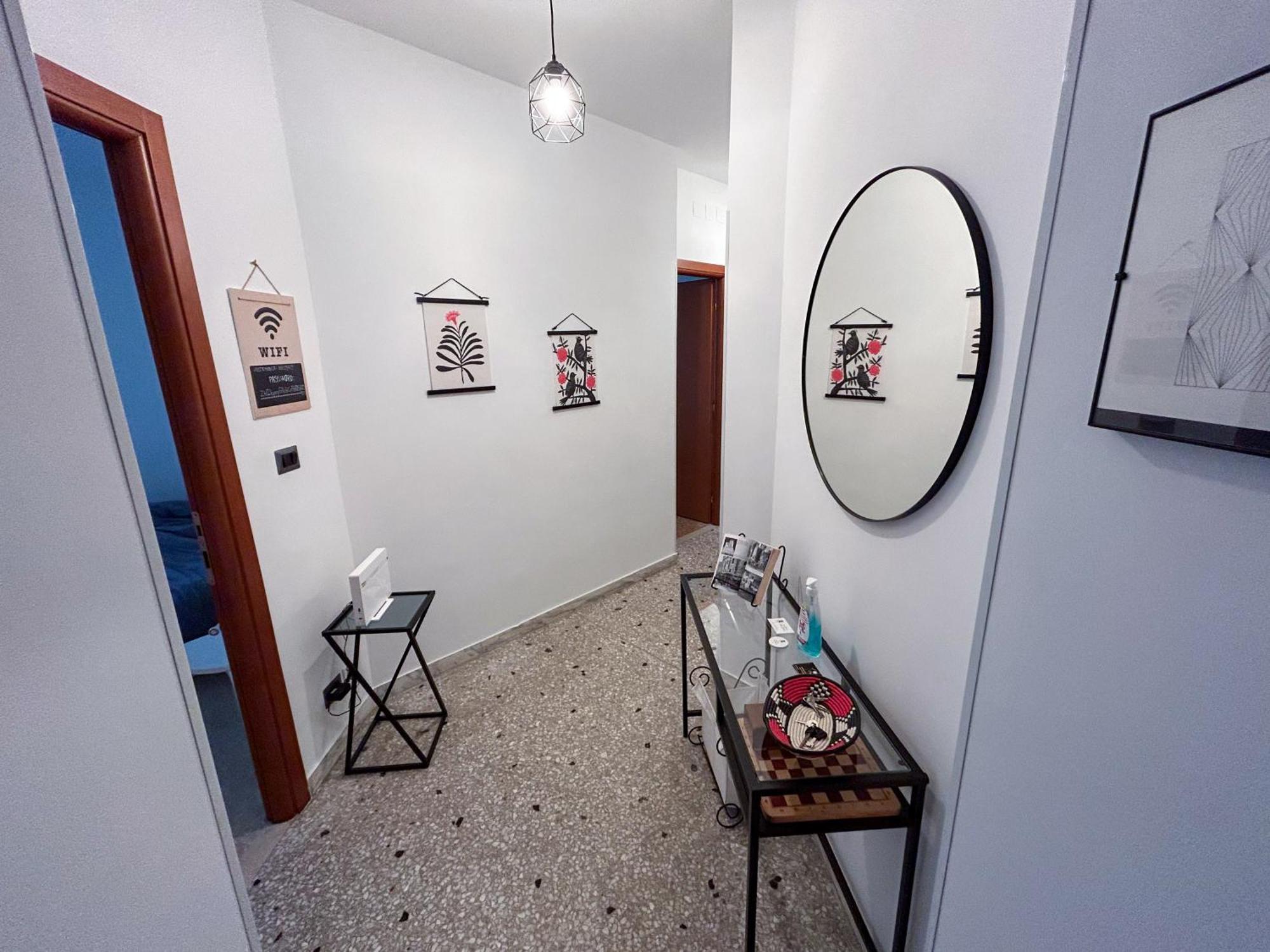 Large Well Connected To Historic Center With Metro A, Ac, Wi-fi * Rom
