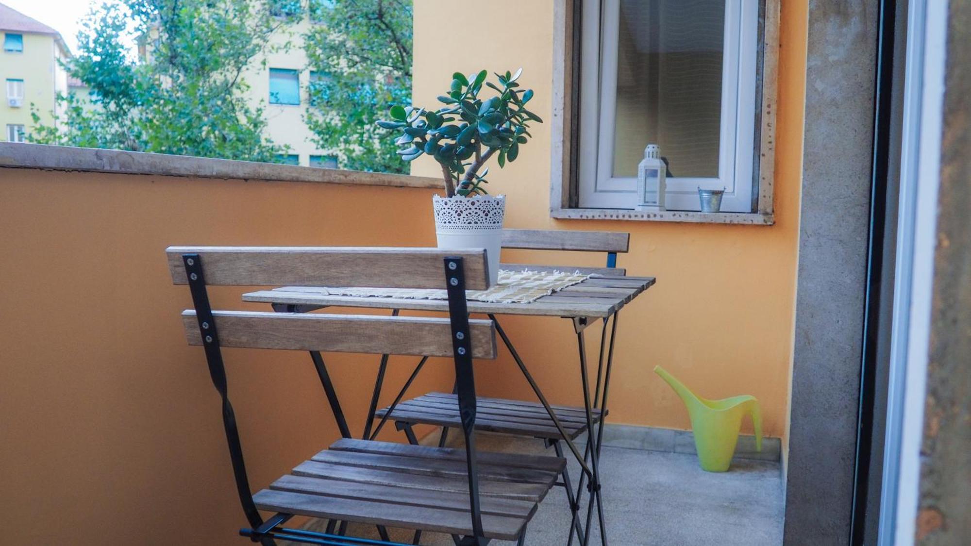 Apartment Large Well Connected To Historic Center With Metro A, Ac, Wi-fi Rom