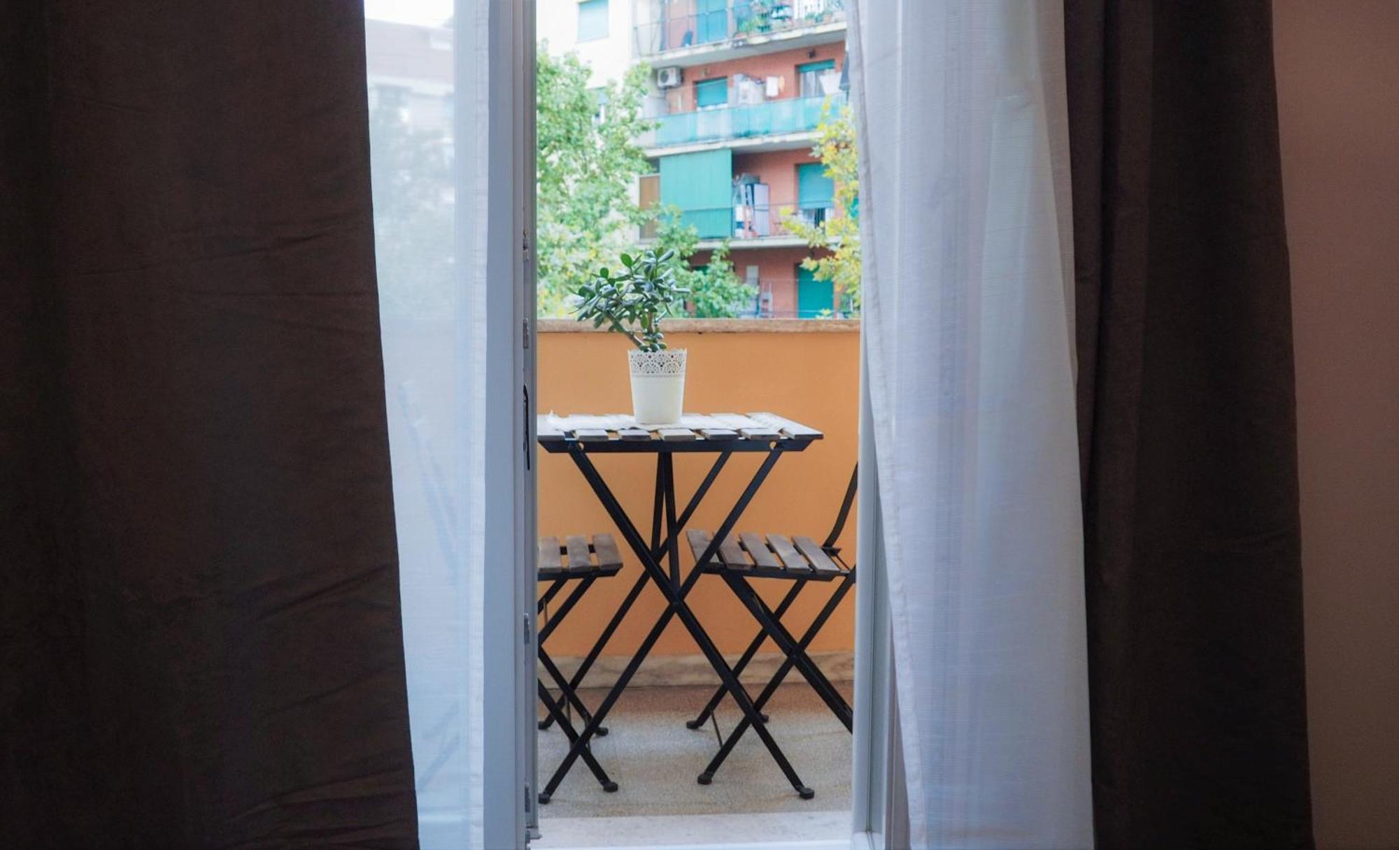 Large Well Connected To Historic Center With Metro A, Ac, Wi-fi Apartment