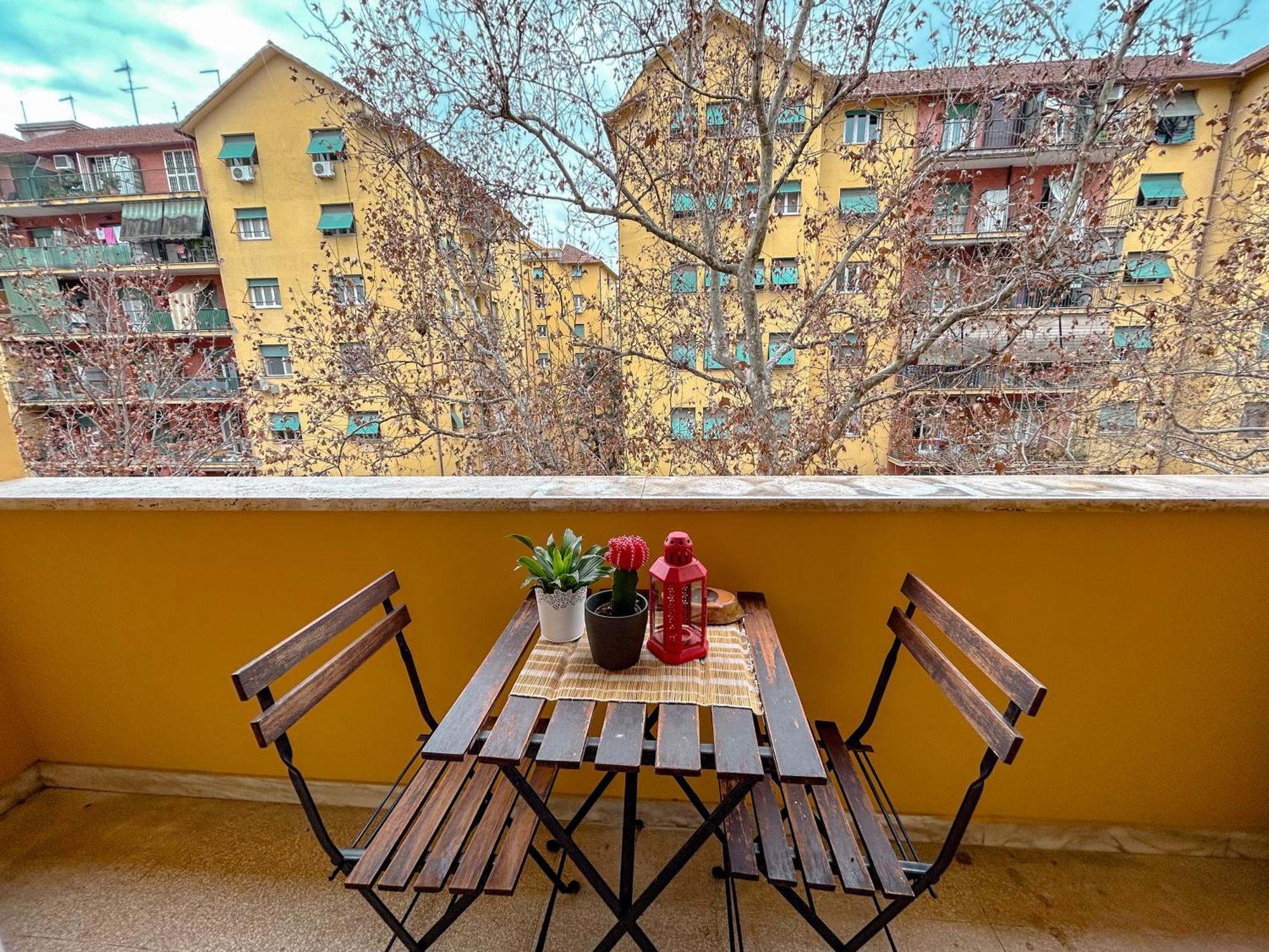 Large Well Connected To Historic Center With Metro A, Ac, Wi-fi Apartment *