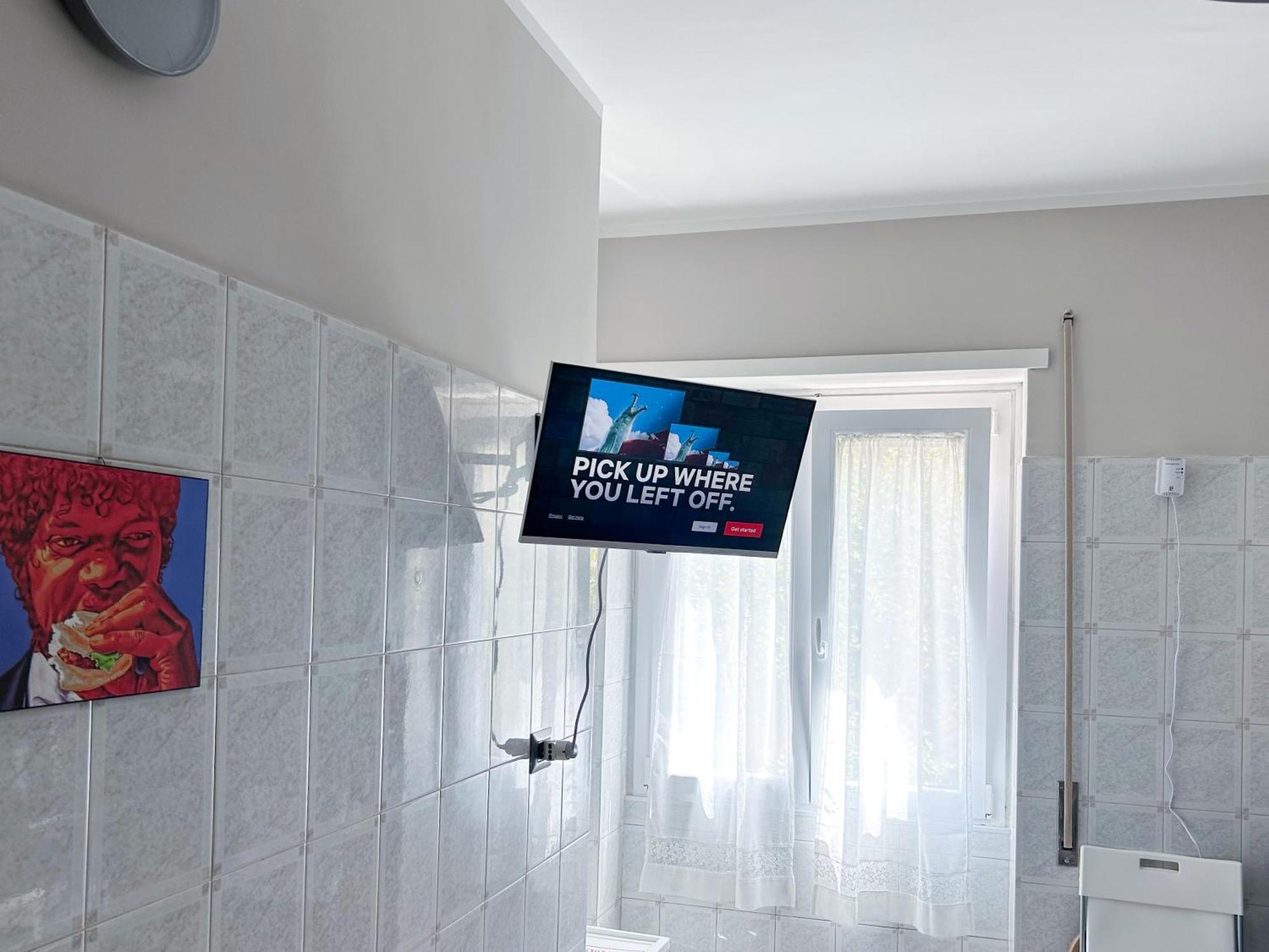 Apartment Large Well Connected To Historic Center With Metro A, Ac, Wi-fi