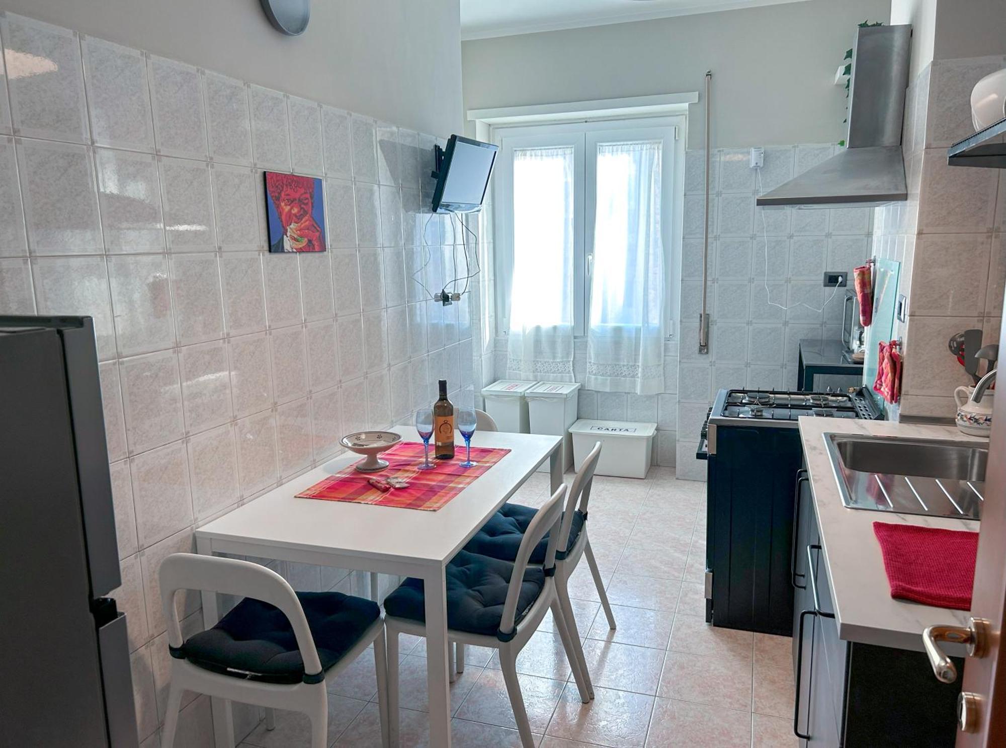 Large Well Connected To Historic Center With Metro A, Ac, Wi-fi Apartment Rom