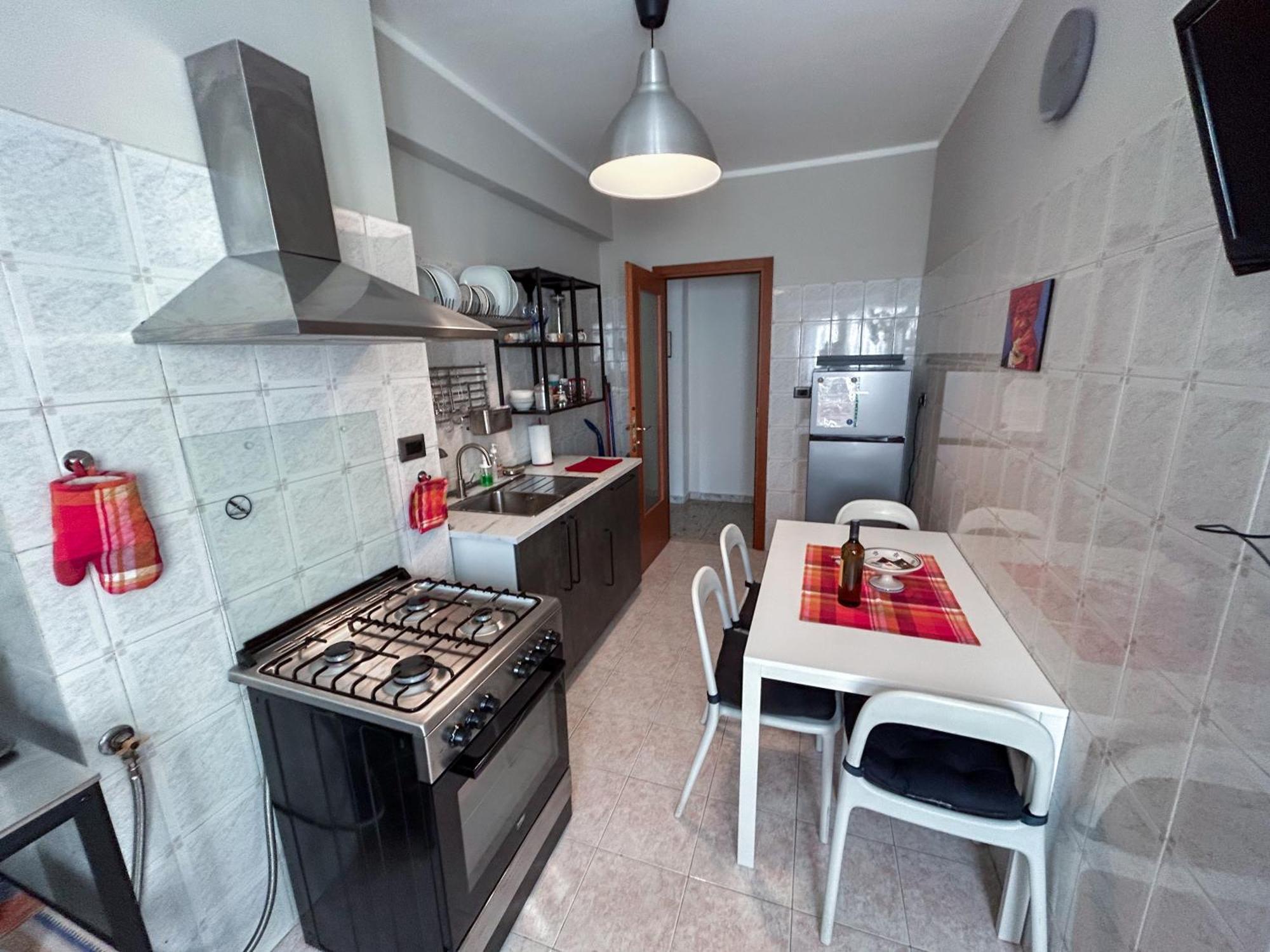 Apartment Large Well Connected To Historic Center With Metro A, Ac, Wi-fi